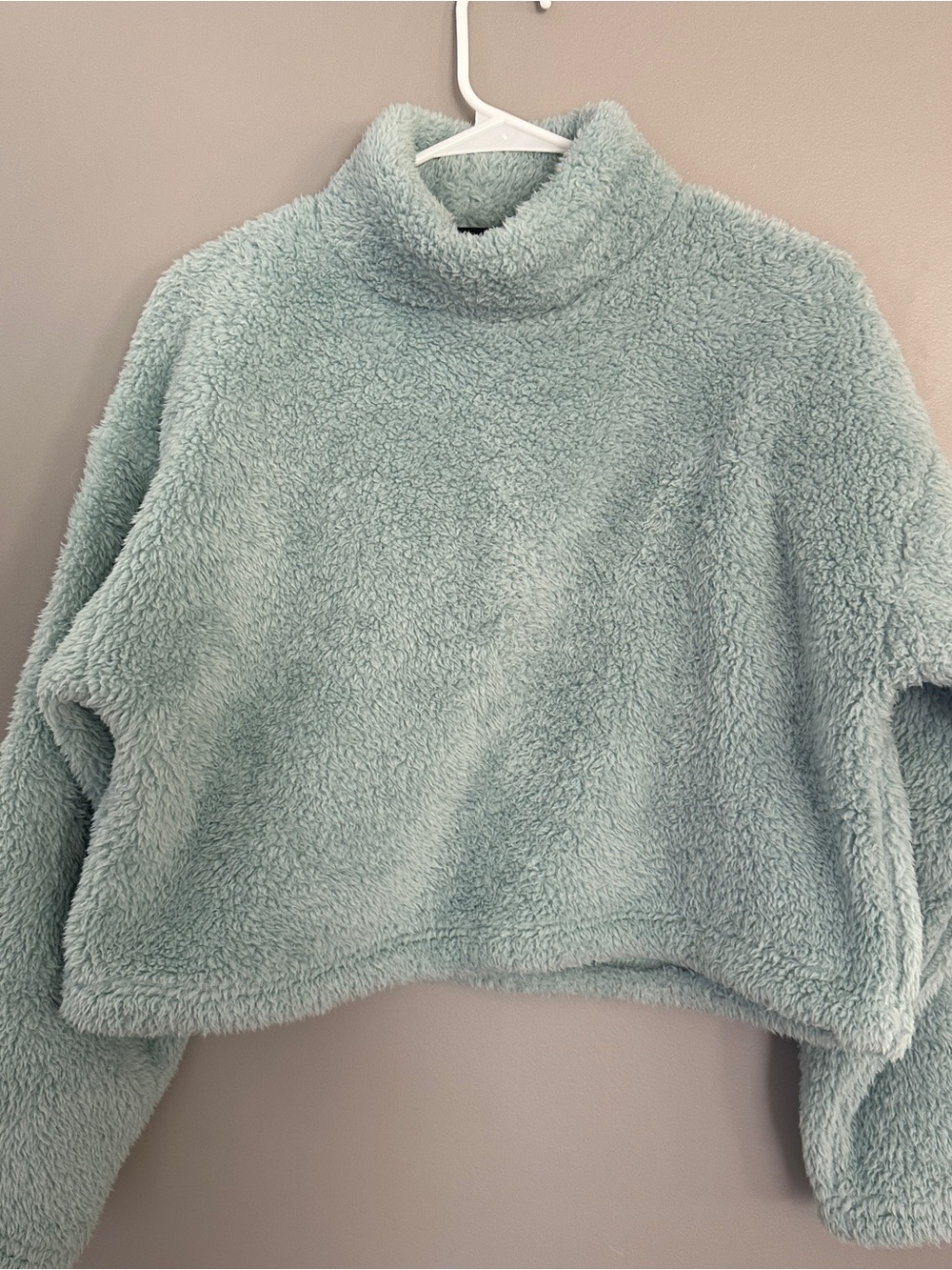 Forever 21 mock neck fuzzy cropped top small